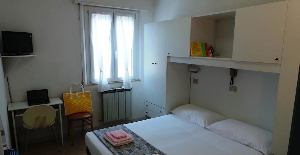 Hotel Nuovo Fiore Cattolica Bagian luar foto