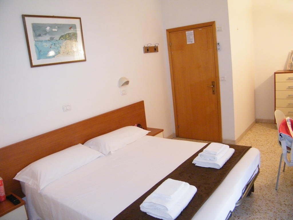 Hotel Nuovo Fiore Cattolica Ruang foto