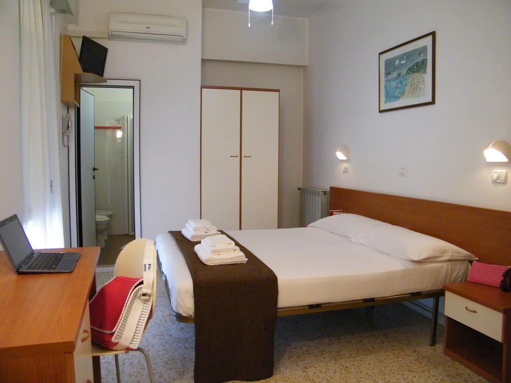 Hotel Nuovo Fiore Cattolica Ruang foto