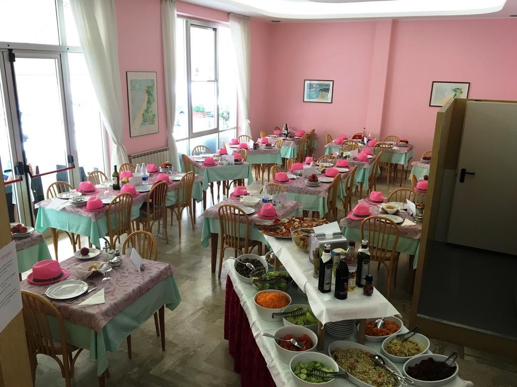 Hotel Nuovo Fiore Cattolica Bagian luar foto