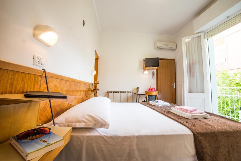 Hotel Nuovo Fiore Cattolica Ruang foto