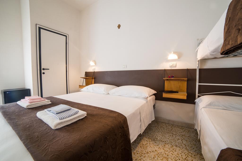 Hotel Nuovo Fiore Cattolica Ruang foto