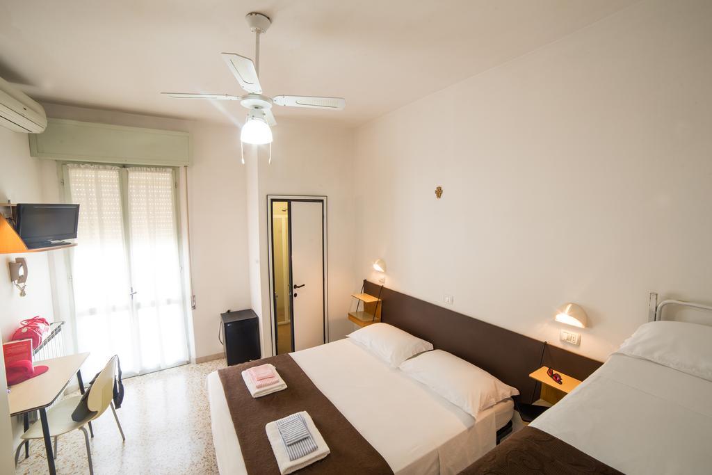 Hotel Nuovo Fiore Cattolica Ruang foto