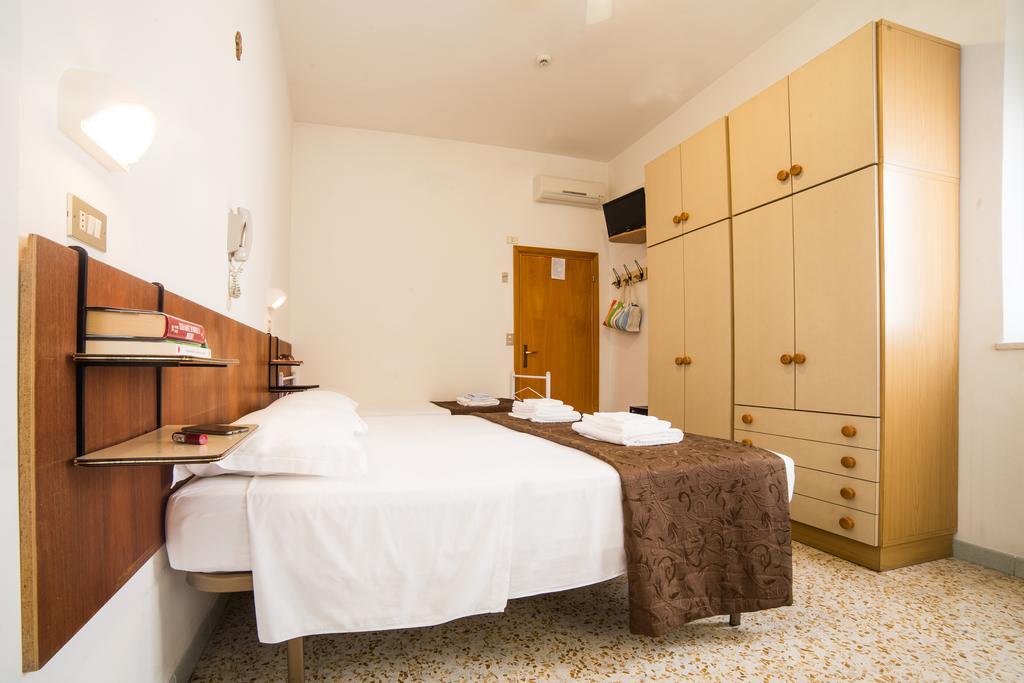 Hotel Nuovo Fiore Cattolica Ruang foto