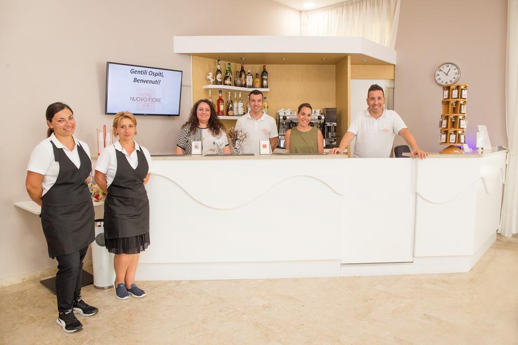 Hotel Nuovo Fiore Cattolica Bagian luar foto