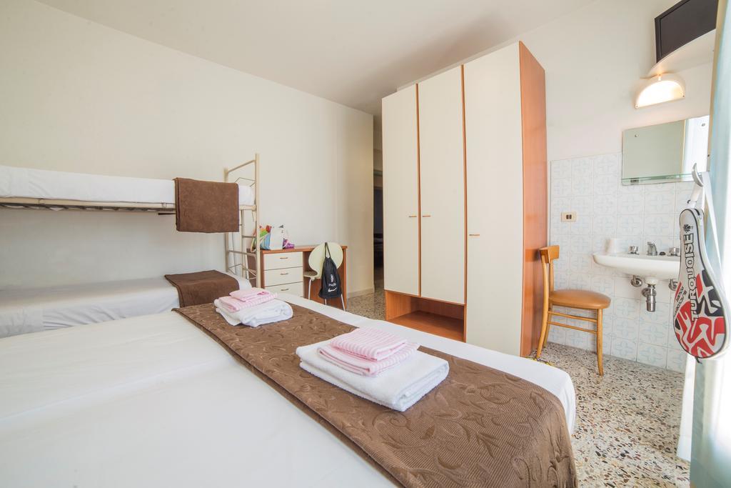 Hotel Nuovo Fiore Cattolica Ruang foto