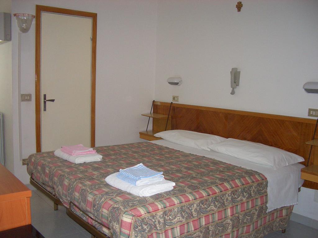 Hotel Nuovo Fiore Cattolica Ruang foto